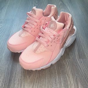 Nike huaraches pink